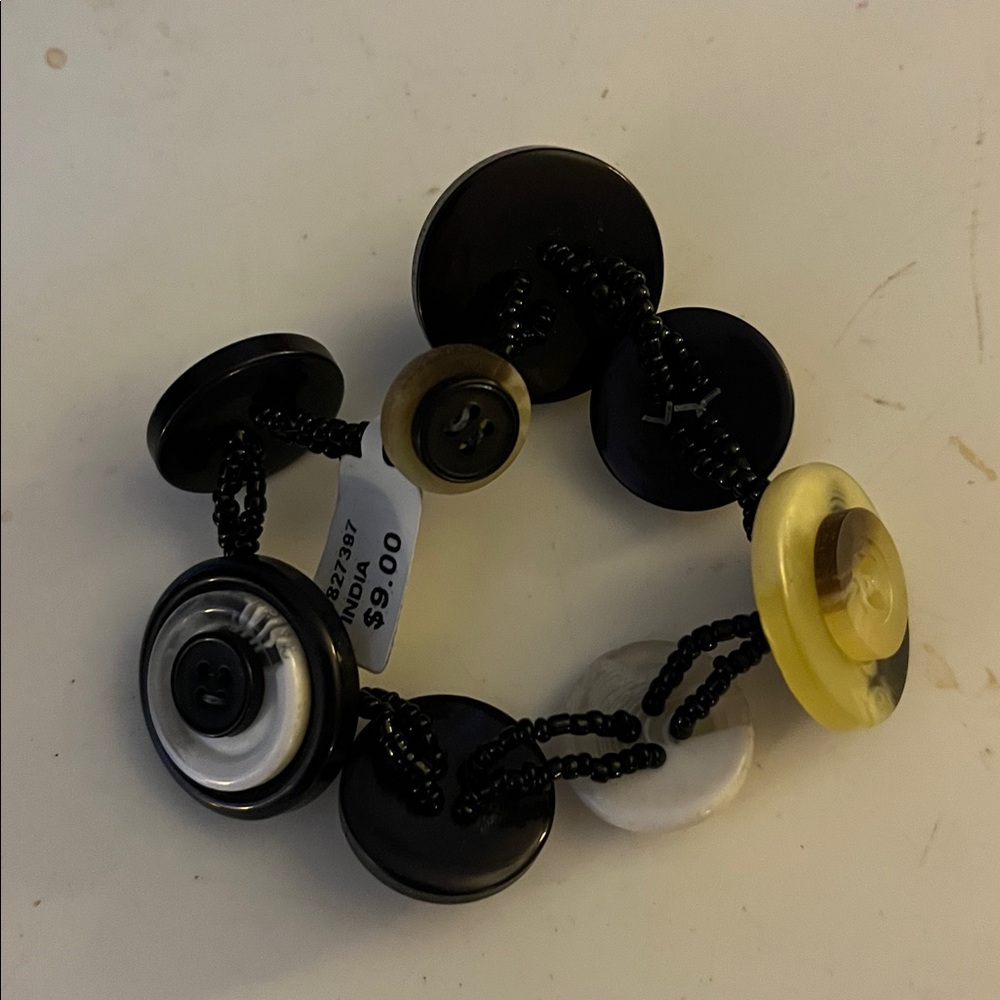 Button Bracelet with Multicolor Design - Picture 2 of 3